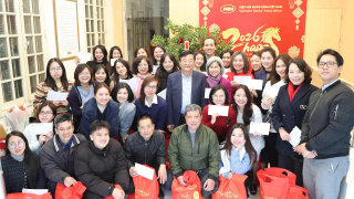 Ấm áp “Bữa cơm Tất niên Công đoàn” và trao quà Tết cho đoàn viên, người lao động