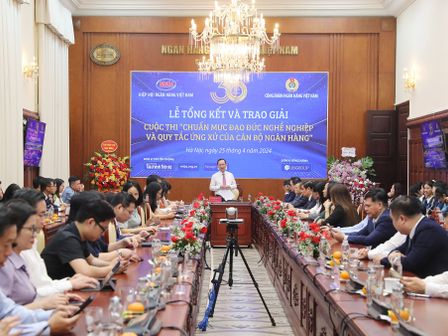 Quang cảnh Lễ trao giải cuộc thi: "Chuẩn mực đạo đức nghề nghiệp và quy tắc ứng xử của cán bộ Ngân hàng