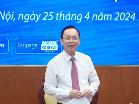 Ông Đào Minh Tú, Phó Thống đốc Thường trực Ngân hàng Nhà nước, Chủ tịch Công đoàn Ngân hàng Việt Nam phát biểu tại buổi lễ