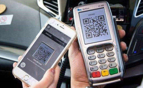 Mobile phone, QR code payments soar in popularity