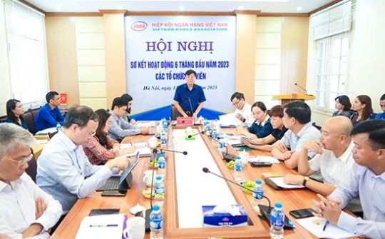 Ngân hàng đồng thuận tiếp tục giảm lãi suất cho vay hỗ trợ doanh nghiệp, người dân
