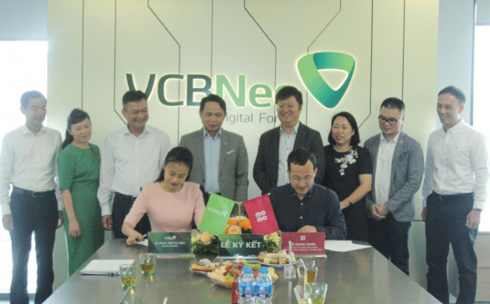 VCBNeo hợp tác MoMo phát triển giải pháp tài chính số cho người Việt