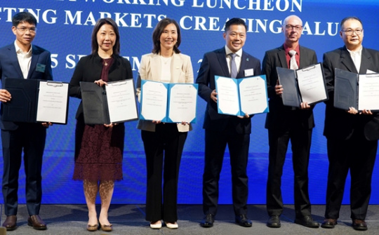 Standard Chartered signs four MoUs in Việt Nam to strengthen Hong Kong-ASEAN ties