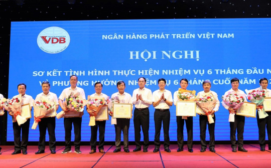 Ngân hàng Phát triển Việt Nam: Đẩy mạnh phong trào thi đua, phấn đấu hoàn thành nhiệm vụ cơ cấu lại hoạt động