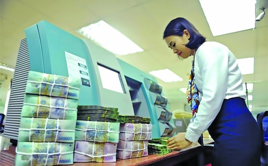 Bank deposits hit record highs as interest rates stay low