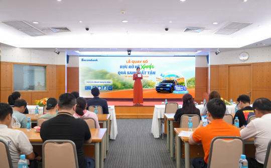 Sacombank tìm ra khách hàng trúng ô tô điện VinFast VF9 Eco và hàng trăm giải thưởng giá trị