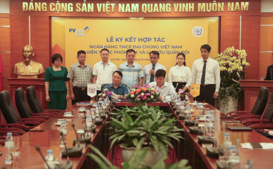 PVcomBank ký kết hợp tác thúc đẩy chuyển đổi số y tế quân đội