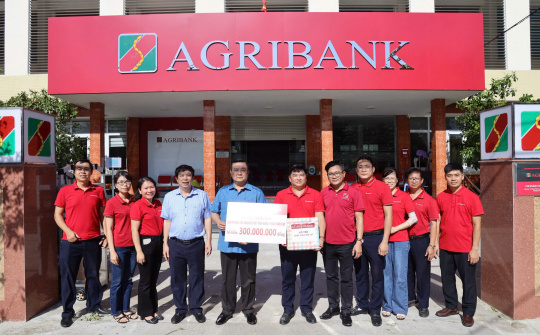 Công đoàn Agribank thăm, động viên đoàn viên, người lao động bị ảnh hưởng bởi bão số 13 Kalmaegi