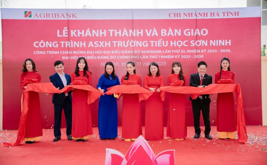 Cô trò Trường Tiểu học Sơn Ninh đón nhận công trình an sinh xã hội trị giá 7,5 tỷ đồng do Agribank tài trợ