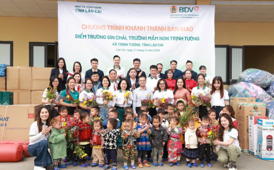 Trao tặng công trình nhà lớp học Sín Chải, ươm mầm ước mơ xanh