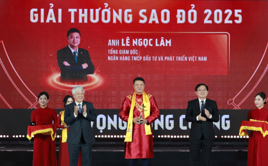 Tổng Giám đốc BIDV nhận Giải thưởng Sao Đỏ năm 2025