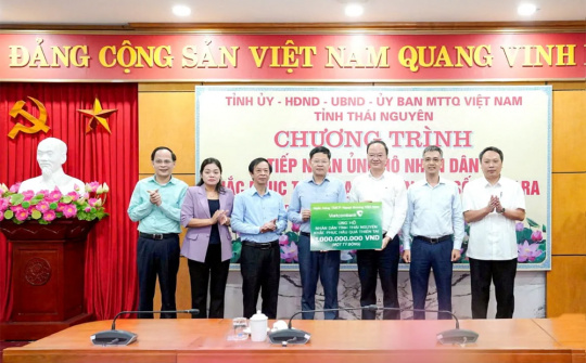 Vietcombank trao quà an sinh xã hội ở Thái Nguyên, Hưng Yên