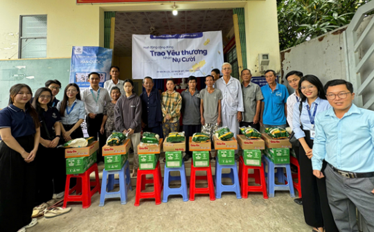 Shinhan Finance Chi nhánh Quận 1 mang yêu thương đến Ấp Nhơn Lộc (An Giang): Khi sẻ chia đến đúng nơi cần nhất