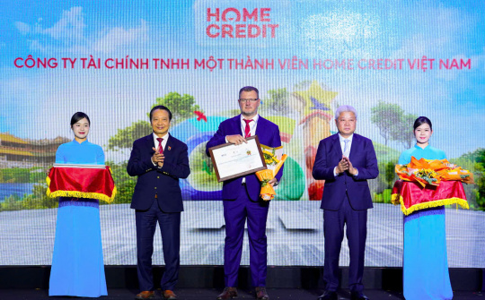 Home Credit xuất sắc lọt Top 10 Doanh nghiệp Bền vững tiêu biểu thuộc lĩnh vực Thương mại - Dịch vụ
