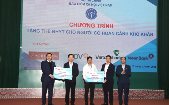 Agribank tặng gần 8.000 thẻ BHYT cho người có hoàn cảnh khó khăn trước thềm năm mới