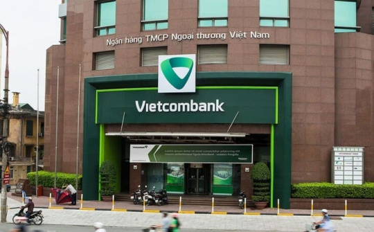 Vietcombank giảm lãi suất hỗ trợ khách hàng thiệt hại do bão lũ 2025