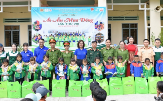 Đoàn Thanh niên Vietcombank Gia Lai phối hợp tổ chức chương trình thường niên “Áo ấm mùa đông” lần VIII/2025