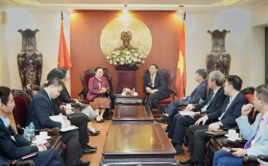 Tổng Giám đốc VDB tiếp và làm việc với Đại sứ Lào: Thúc đẩy hợp tác đầu tư hạ tầng và phát triển bền vững