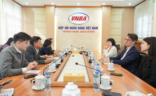 Phó Chủ tịch kiêm Tổng Thư ký Nguyễn Quốc Hùng tiếp lãnh đạo Bloomberg News