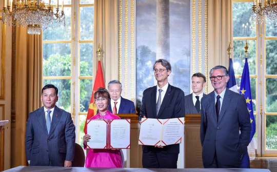 Tà áo dài truyền cảm hứng kết nối và mở rộng hợp tác toàn cầu