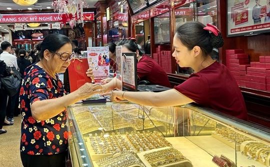 Central bank proposes mandatory bank transfers for gold