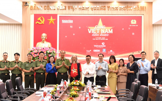 Vietcombank đồng hành với chương trình “Cùng Việt Nam tiến bước”, lan tỏa thông điệp “1 tỷ bước xanh”