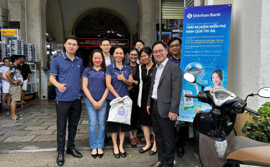 Shinhan Bank expresses gratitude to business customers with free Ting Ting speakers