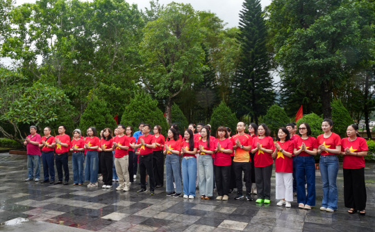 Hiệp hội Ngân hàng Việt Nam về nguồn, dâng hương tại Khu di tích lịch sử quốc gia Pò Hèn