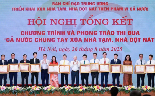 Ngành ngân hàng góp sức cùng Chính phủ xóa nhà tạm, dột nát
