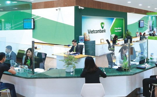 S&P nâng xếp hạng tín nhiệm Vietcombank lên BB+, triển vọng "Ổn định"