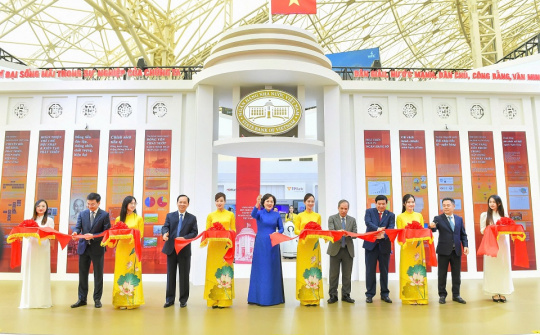 Khai mạc gian triển lãm “Ngành Ngân hàng Việt Nam - Tự hào quá khứ, vững vàng hiện tại, kiến tạo tương lai”