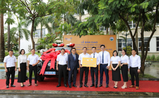 PVcomBank trao tặng xe ô tô phục vụ công tác cho Bệnh viện Đa khoa huyện Ba Vì