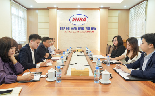 Phó Chủ tịch kiêm Tổng Thư ký VNBA Nguyễn Quốc Hùng tiếp đoàn Hiệp hội Ngân hàng Hồng Kông