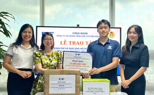 Công đoàn EVF tặng thư viện cho học sinh xã Môn Sơn, tỉnh Nghệ An