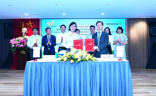 Vietcombank Hoàng Mai và  Bưu điện Trung tâm Hoàn Kiếm thuộc Vietnam Post ký kết thỏa thuận hợp tác