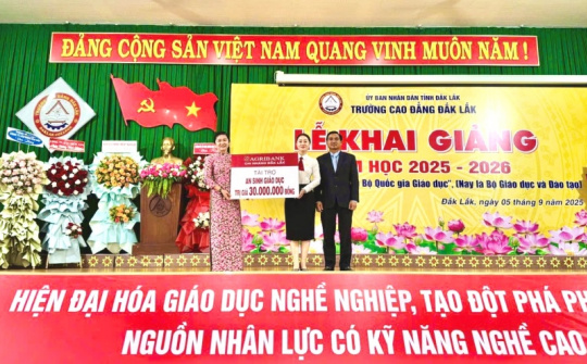 Agribank Chi nhánh Đắk Lắk trao hơn 500 triệu đồng an sinh giáo dục nhân dịp khai giảng năm học 2025 - 2026