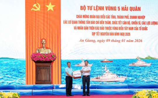 Agribank thăm, chúc Tết cán bộ, chiến sĩ Vùng 5 Hải quân