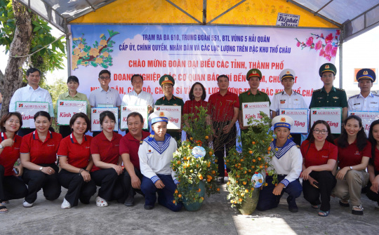 Agribank thăm, chúc Tết quân và dân trên đảo Thổ Chu