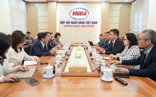 VNBA and FPT IS talk on digital platforms for the banking industry