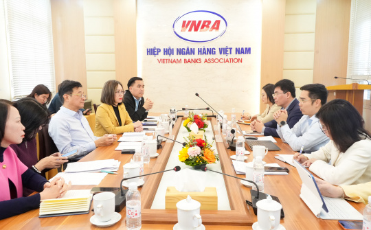 Phó Chủ tịch, Tổng Thư ký Nguyễn Quốc Hùng làm việc với Chủ nhiệm Câu lạc bộ Xử lý nợ