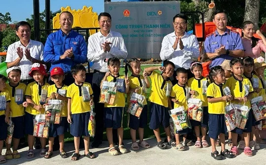 Đoàn Thanh niên BIDV và Viện Kiểm sát Nhân dân tối cao trao tặng an sinh xã hội tại Quảng Trị