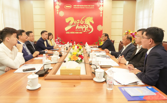 Phó Chủ tịch, Tổng Thư ký Nguyễn Quốc Hùng tiếp Chủ tịch Hiệp hội Ngân hàng Lào