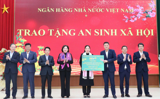 BIDV đồng hành ngành Ngân hàng trao quà Tết tới đồng bào nghèo Sơn La