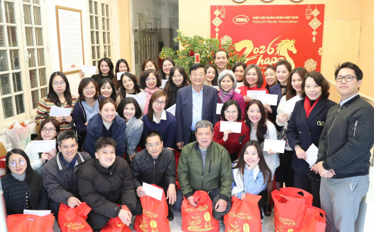 Ấm áp “Bữa cơm Tất niên Công đoàn” và trao quà Tết cho đoàn viên, người lao động