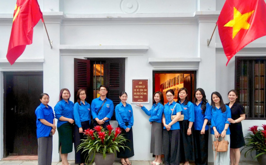 Tuổi trẻ Hiệp hội Ngân hàng Việt Nam dâng hương và thăm di tích cách mạng 5D Hàm Long