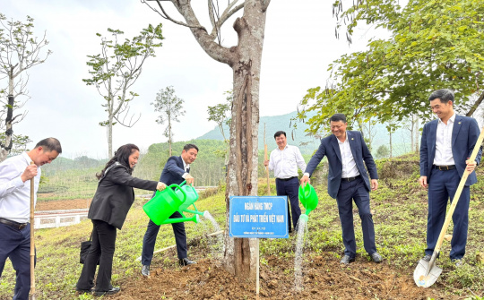 BIDV tham gia đoàn công tác ngành Ngân hàng về nguồn tại Tân Trào
