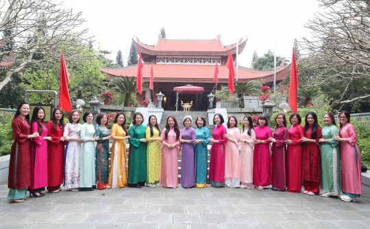 Nữ cán bộ công đoàn cơ sở Hiệp hội Ngân hàng Việt Nam hưởng ứng “Tuần lễ Áo dài” năm 2026