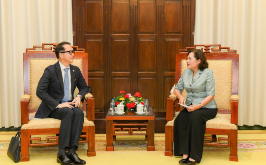 Thống đốc Nguyễn Thị Hồng tiếp Giám đốc Cơ quan Nghiên cứu Kinh tế Vĩ mô ASEAN+3 (AMRO)