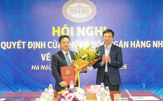 Phó Thống đốc Phạm Thanh Hà trao Quyết định giao Quyền Tổng Biên tập Thời báo Ngân hàng