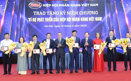 Tri ân các tập thể, cá nhân có đóng góp nổi bật cho hoạt động Hiệp hội Ngân hàng Việt Nam nhiệm kỳ VII